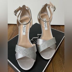 NEVER WORN Nina Venus heels